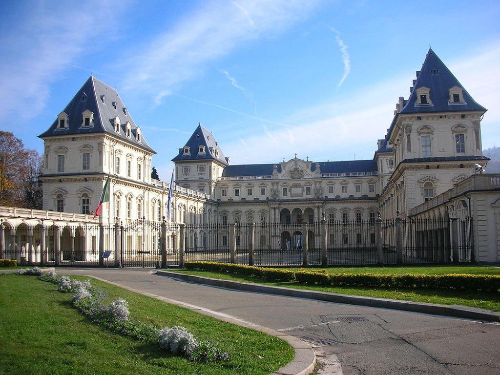 Torino Centro - La Casa Di Zoe Apartment Bagian luar foto